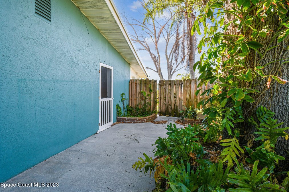 610 Barrett Dr, Merritt Island FL  32952-5885 exterior