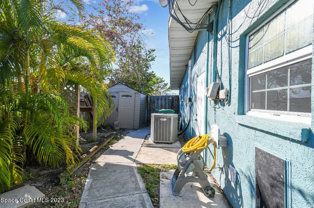 610 Barrett Dr, Merritt Island FL  32952-5885 exterior