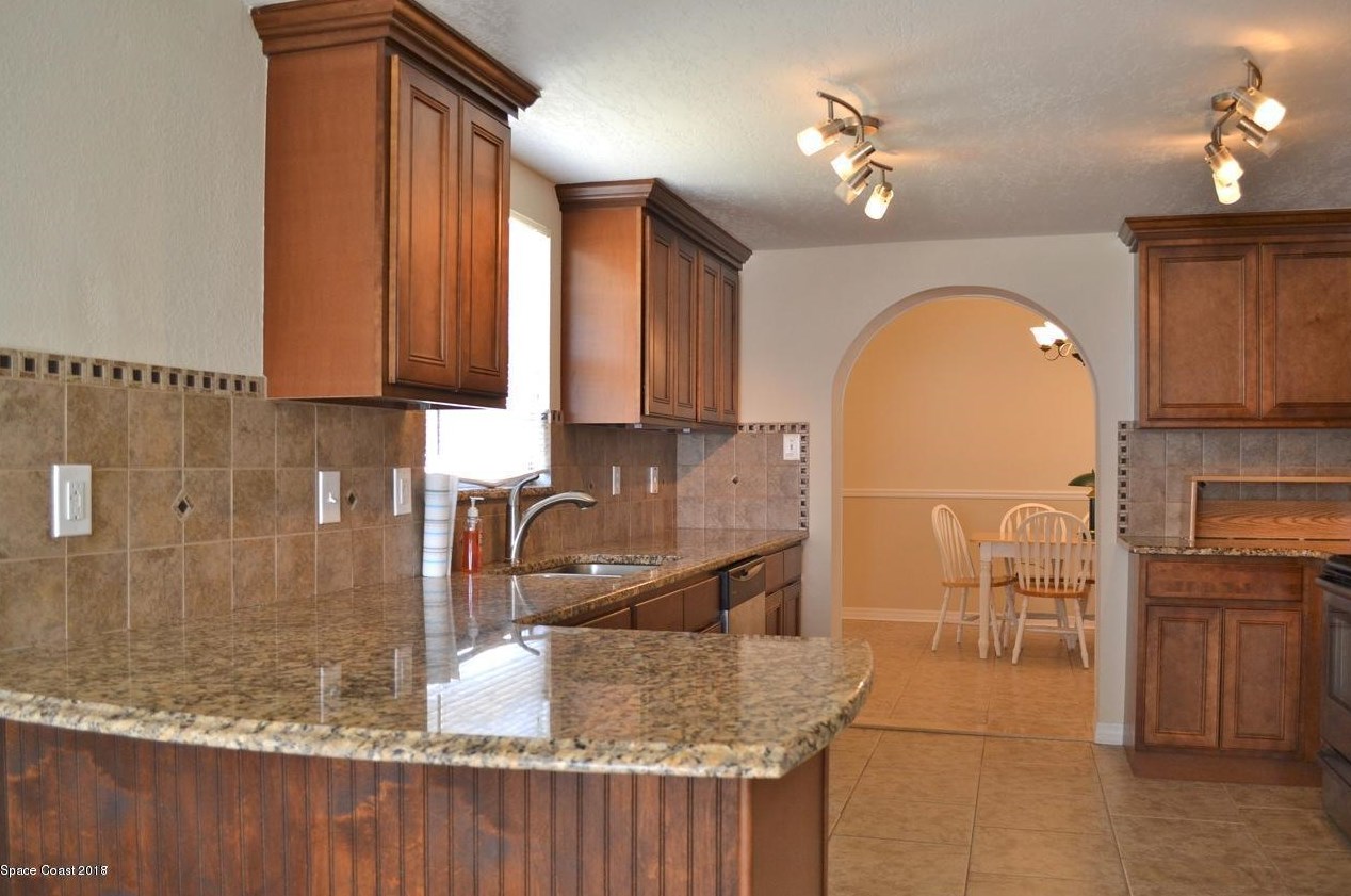 2021 Nottingham Rd, Melbourne FL  32935-3719 exterior