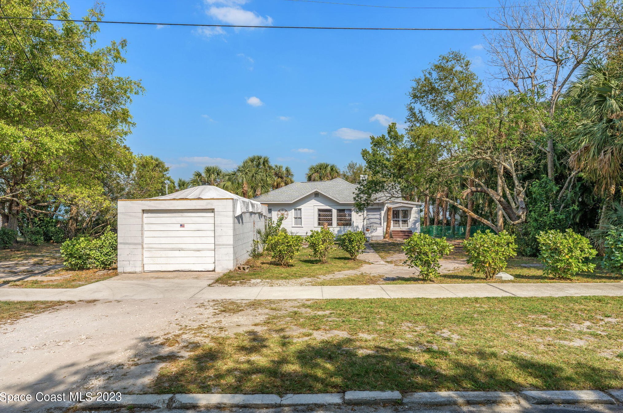 1365 Pineapple Ave, Melbourne FL 32935-6541 exterior