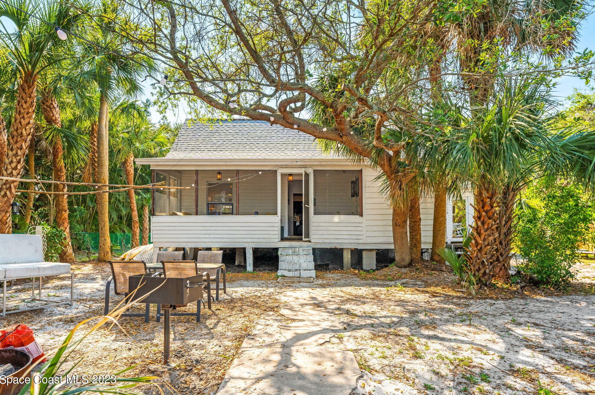 1365 Pineapple Ave, Melbourne FL 32935-6541 exterior