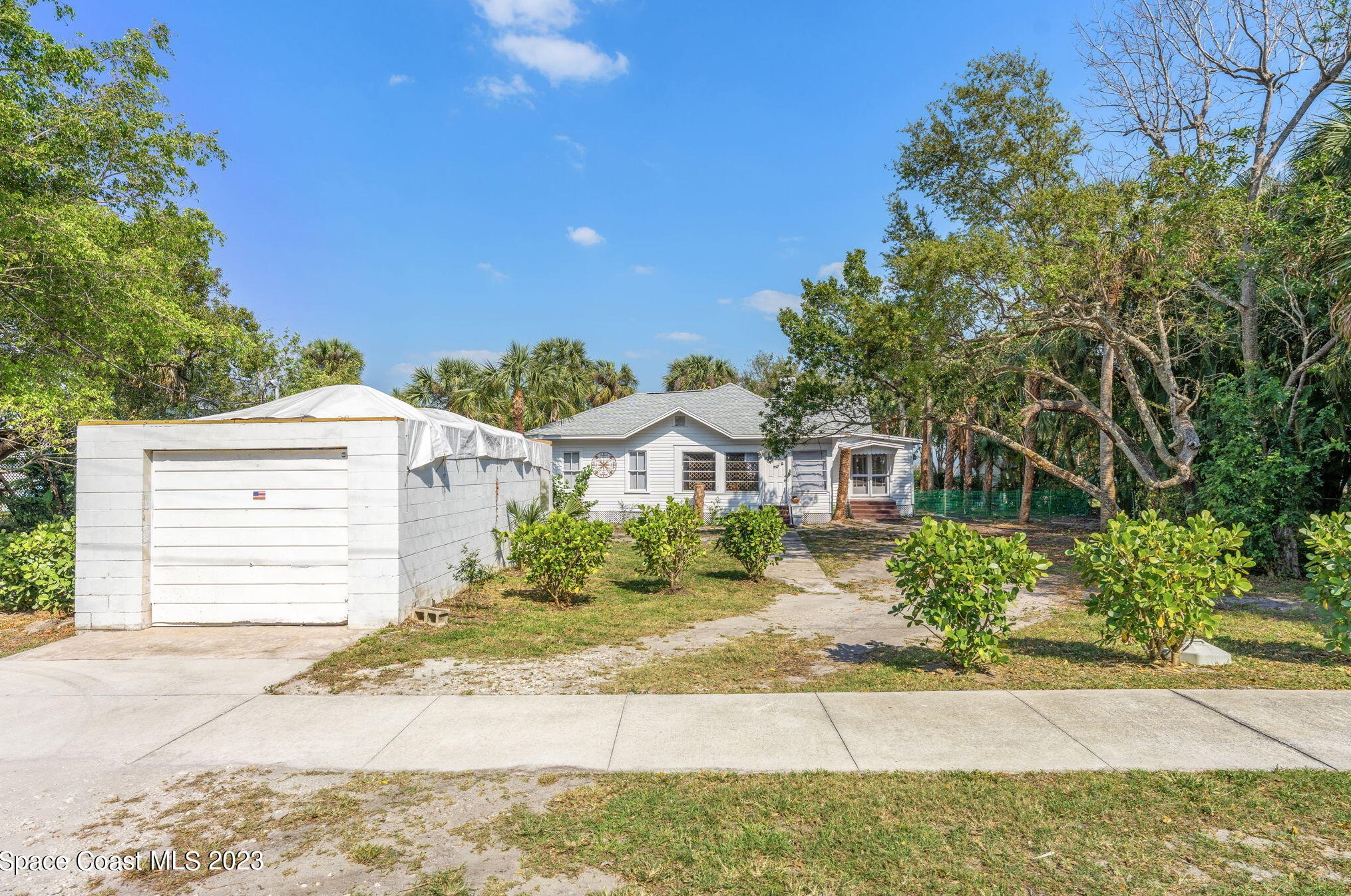 1365 Pineapple Ave, Melbourne FL 32935-6541 exterior