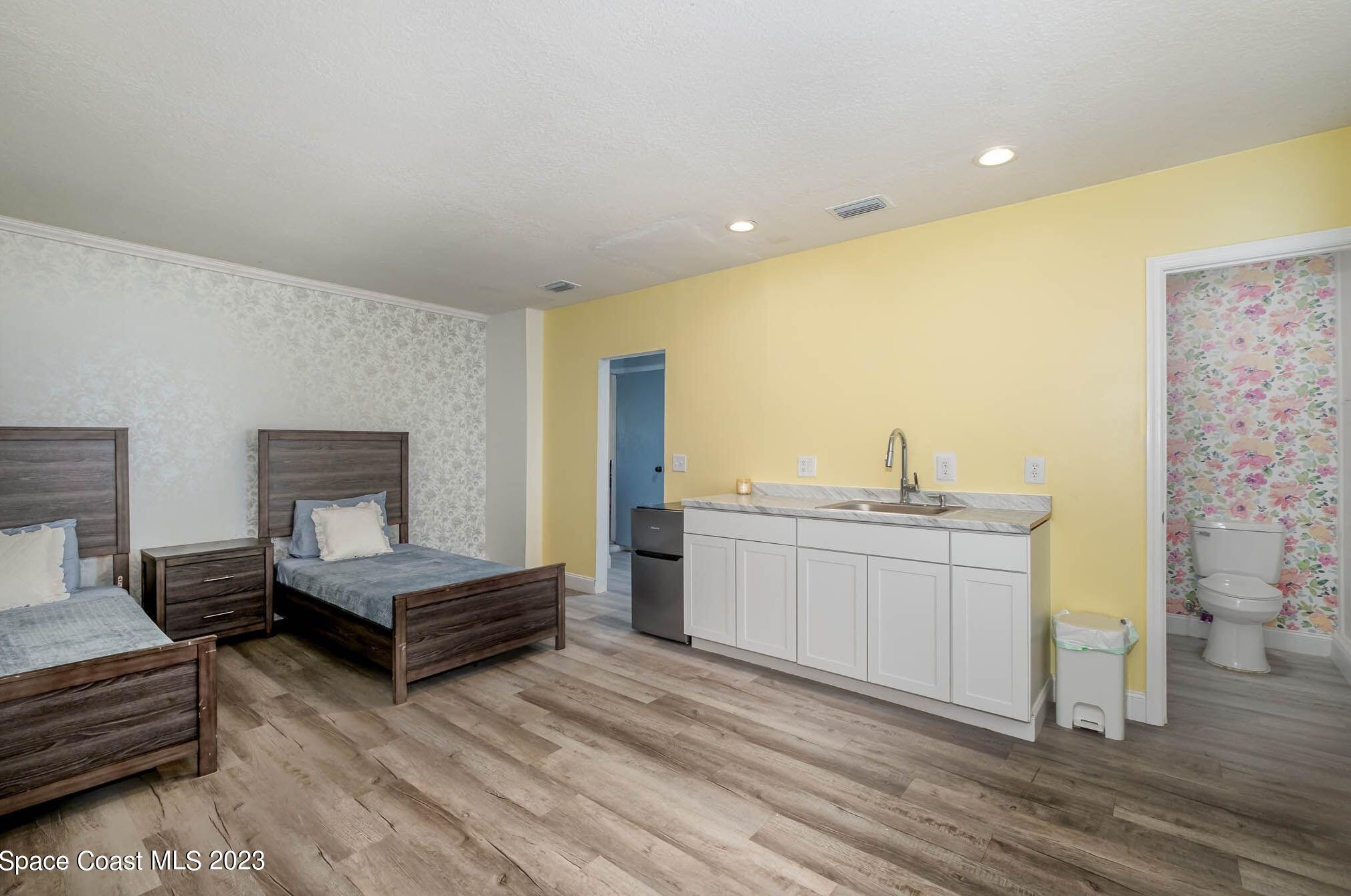 1333 Prospect Cir, Melbourne FL  32907-1130 exterior