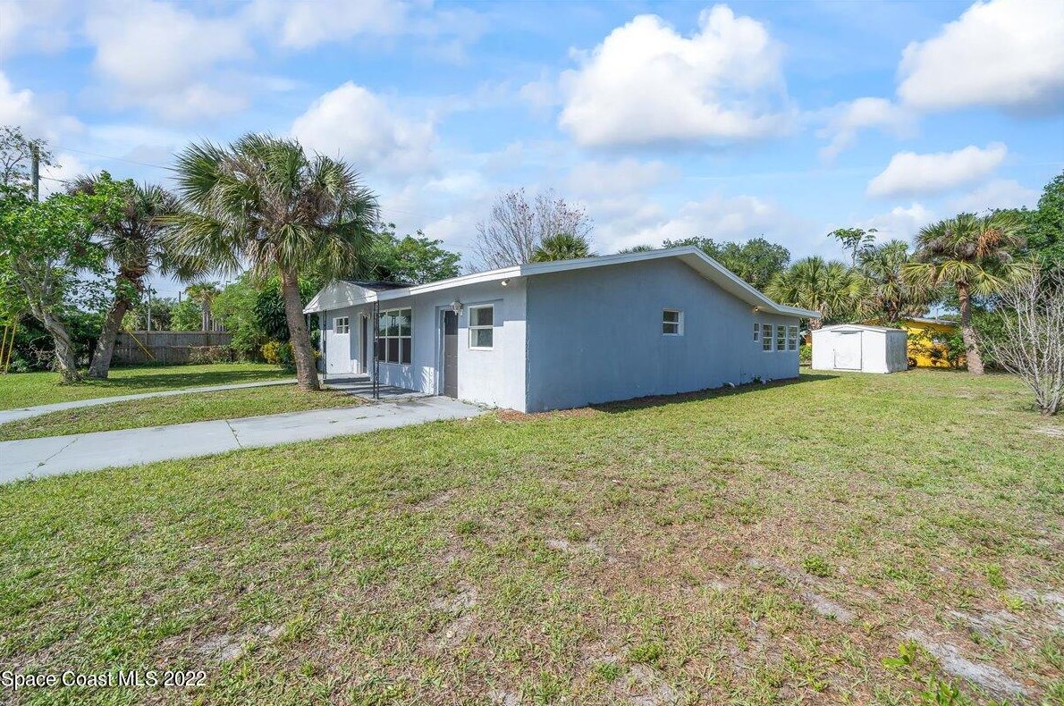 1684 Mosswood Dr, Melbourne FL  32935-6032 exterior