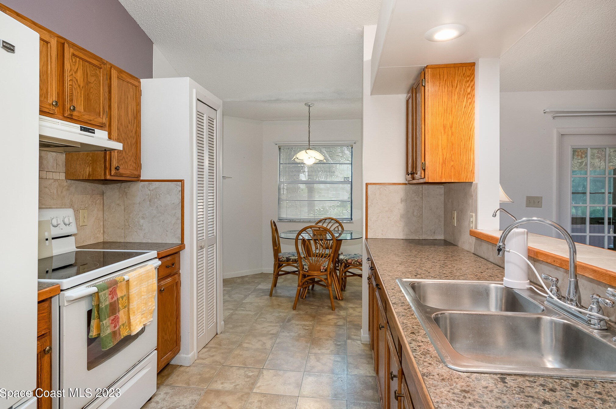 560 Vin Rose Cir, Melbourne FL  32909-8551 exterior
