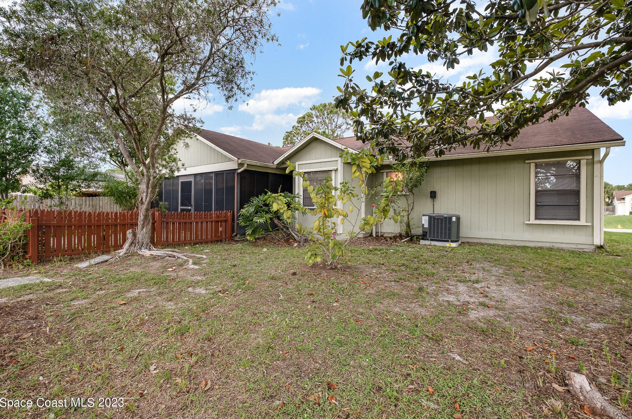 560 Vin Rose Cir, Melbourne FL  32909-8551 exterior