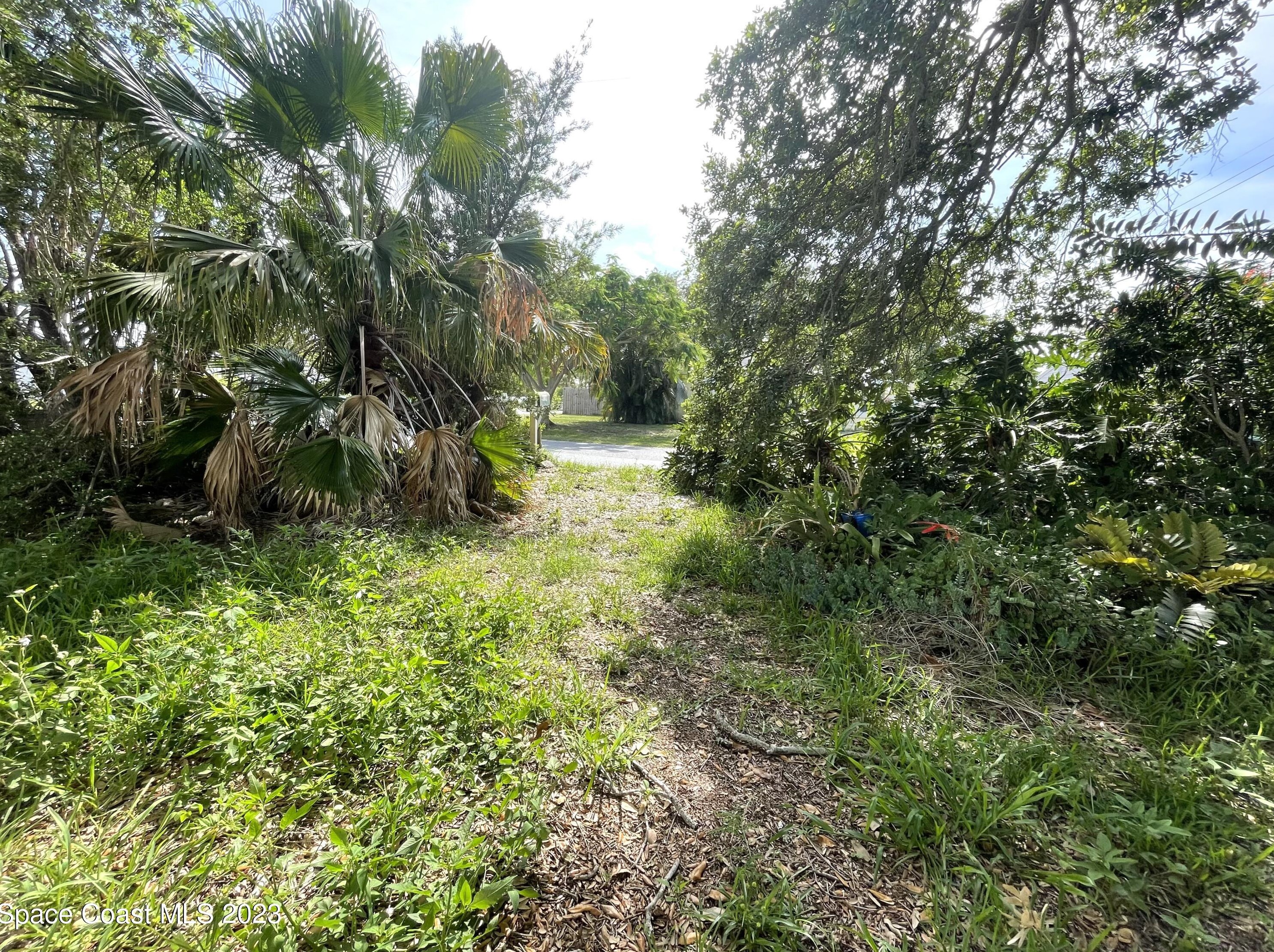 1392 Lenora Dr, Merritt Island FL 32952-5156 exterior