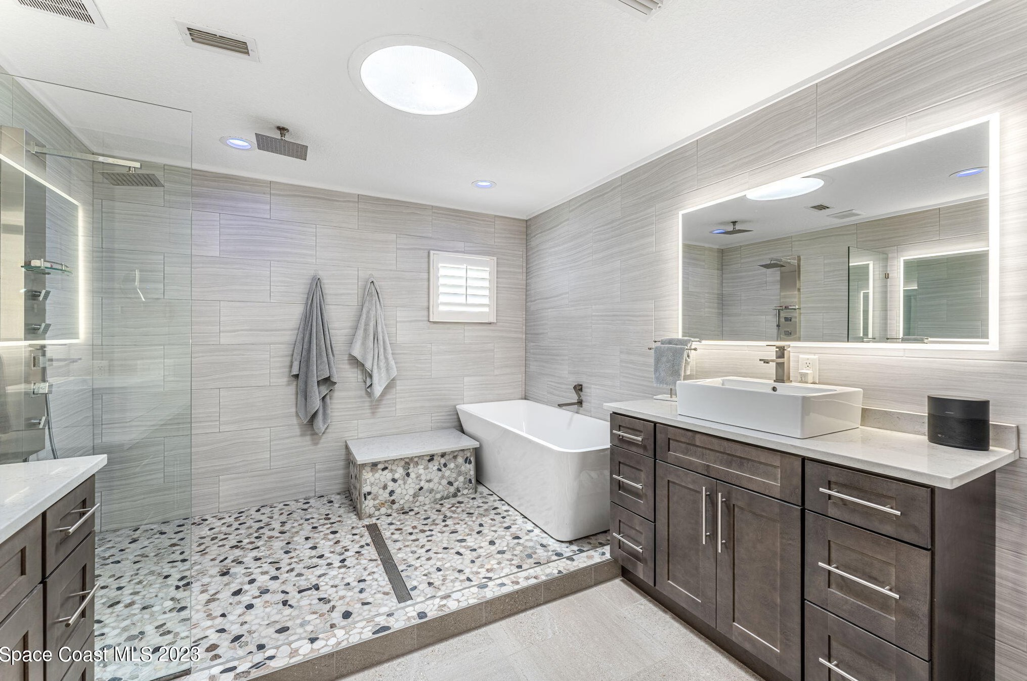 572 Spindle Palm Dr, Melbourne FL  32903-3855 exterior