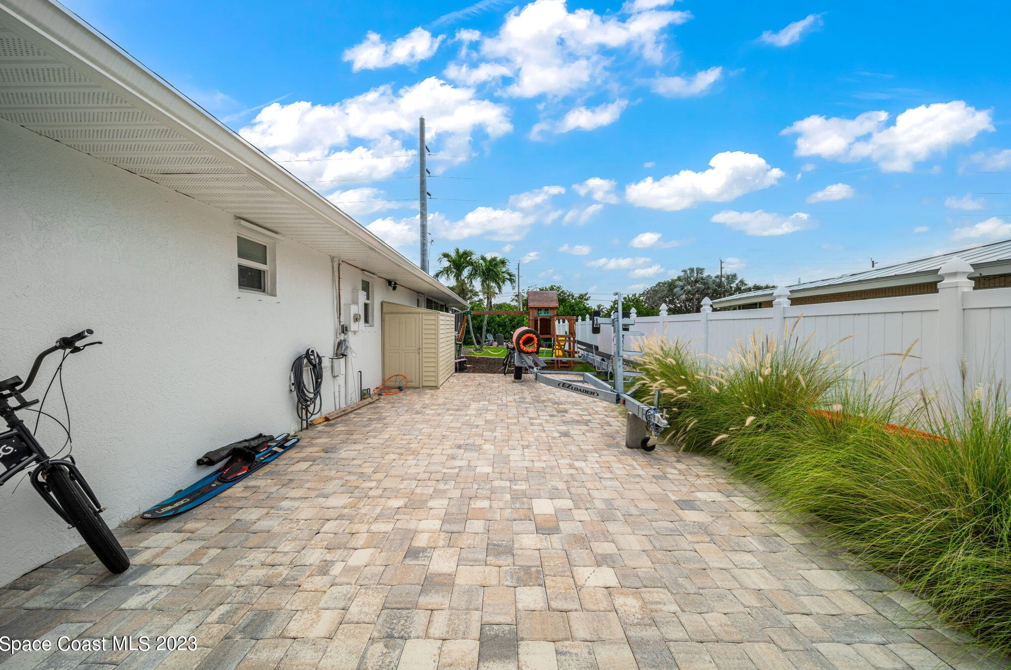 572 Spindle Palm Dr, Melbourne FL  32903-3855 exterior