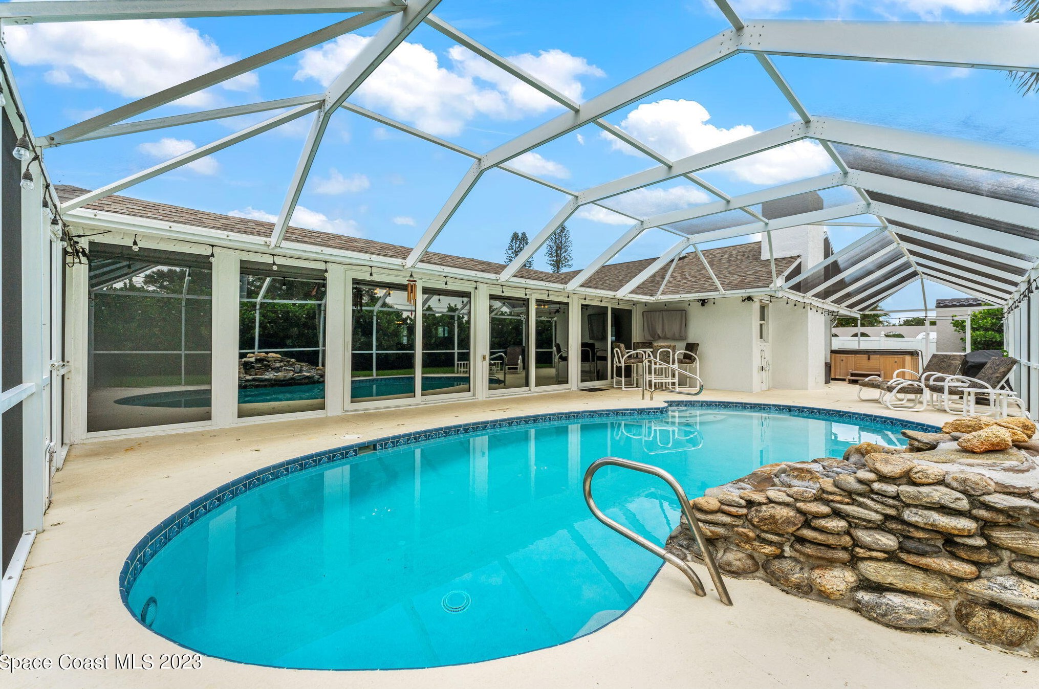 572 Spindle Palm Dr, Melbourne FL  32903-3855 exterior