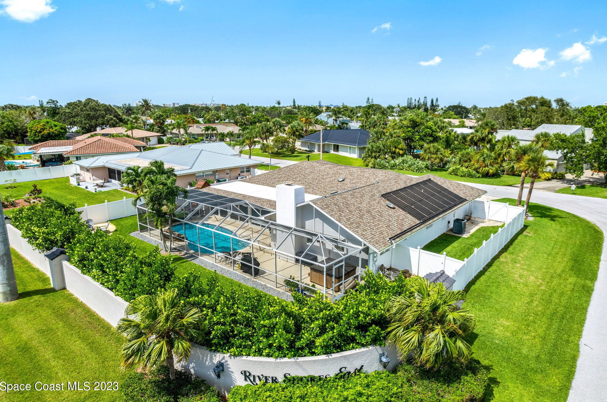 572 Spindle Palm Dr, Melbourne FL  32903-3855 exterior