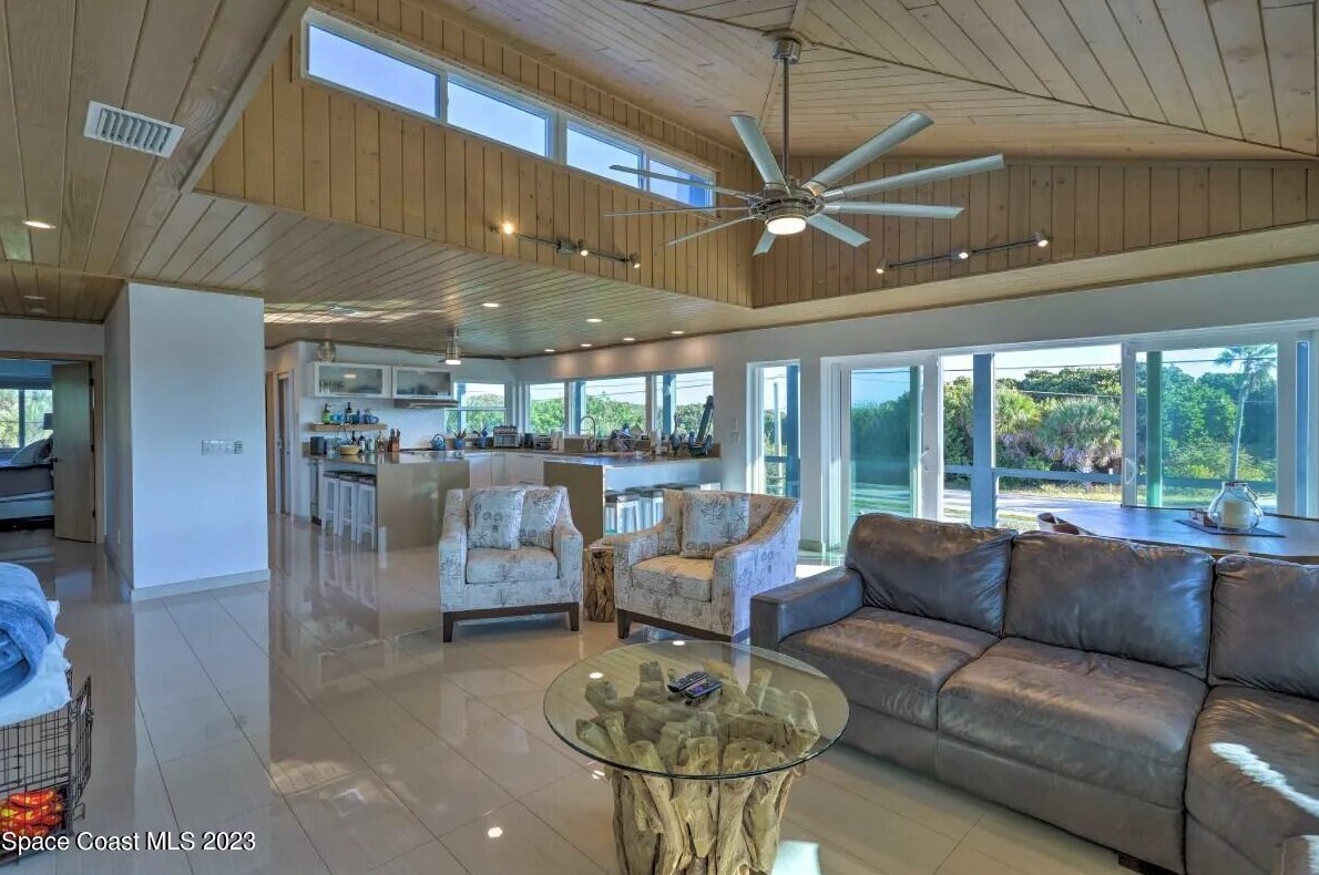 110 Sea Crst Dr, Melbourne FL 32951-3118 exterior