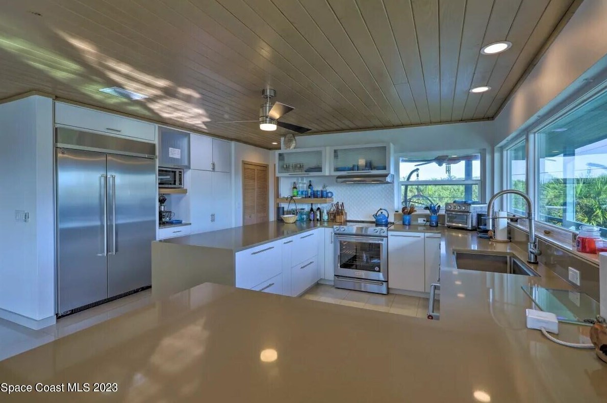 110 Sea Crst Dr, Melbourne FL 32951-3118 exterior