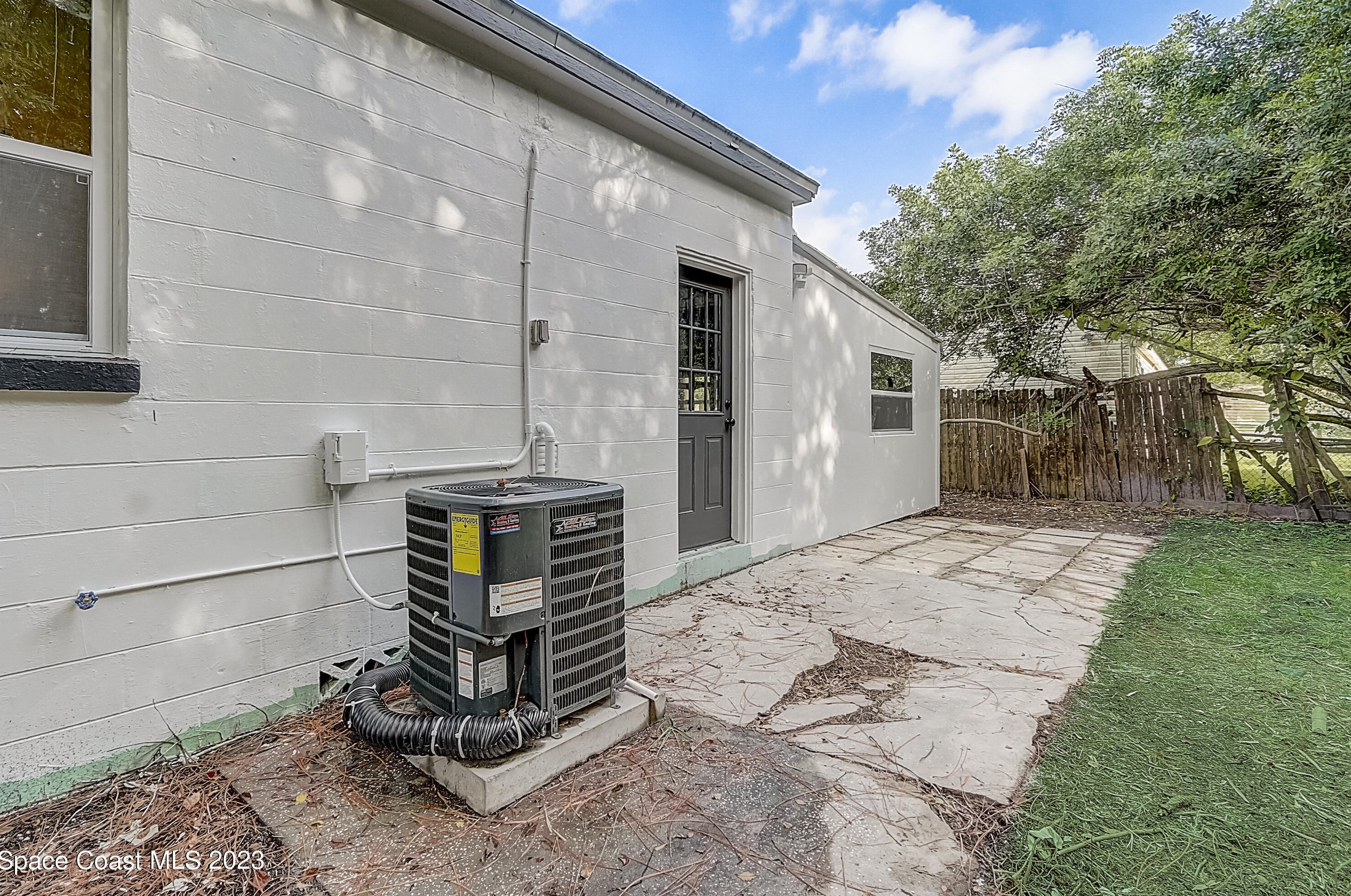 1338 Lenora Dr, Merritt Island FL 32952-5156 exterior