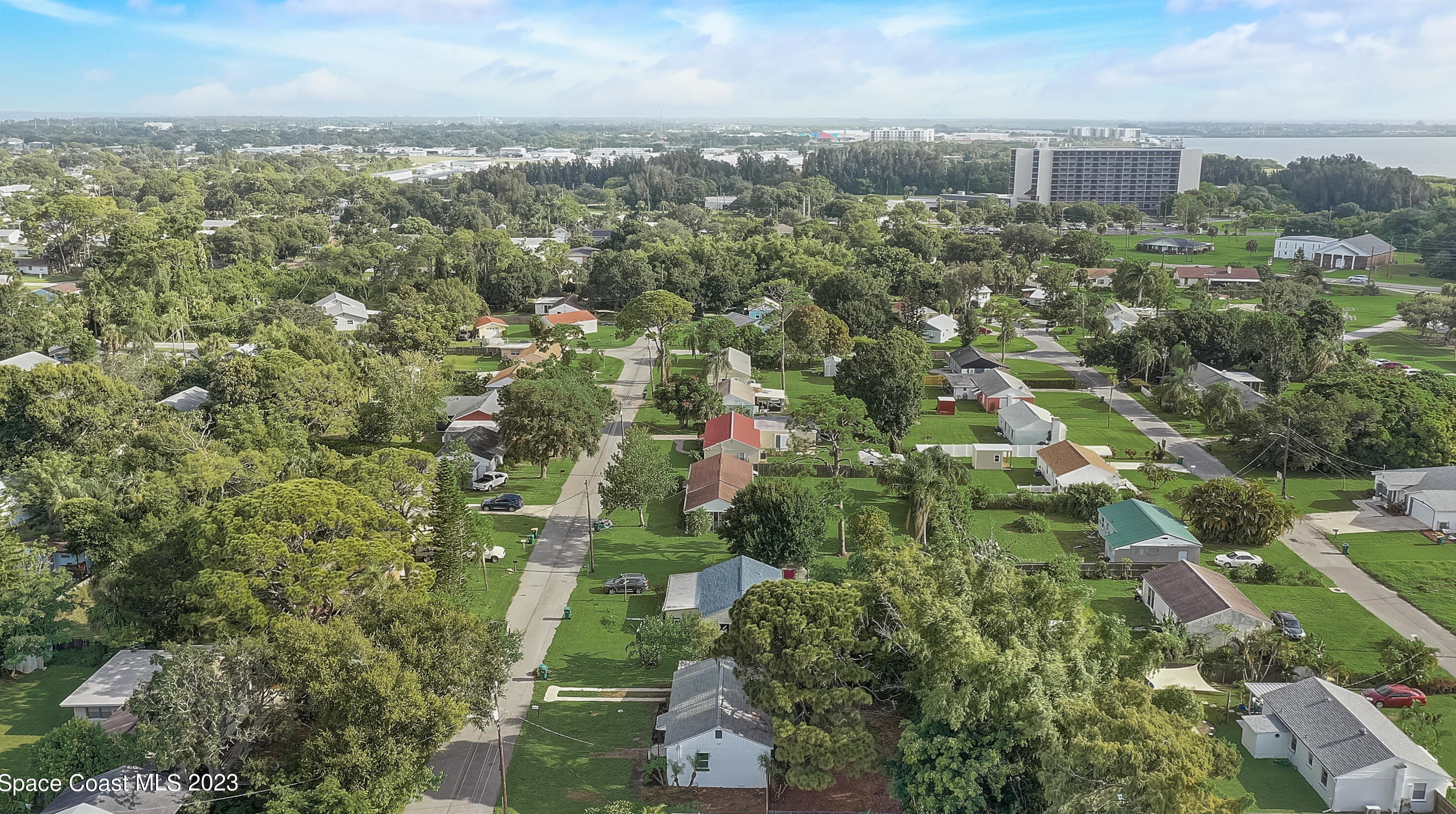 1338 Lenora Dr, Merritt Island FL 32952-5156 exterior