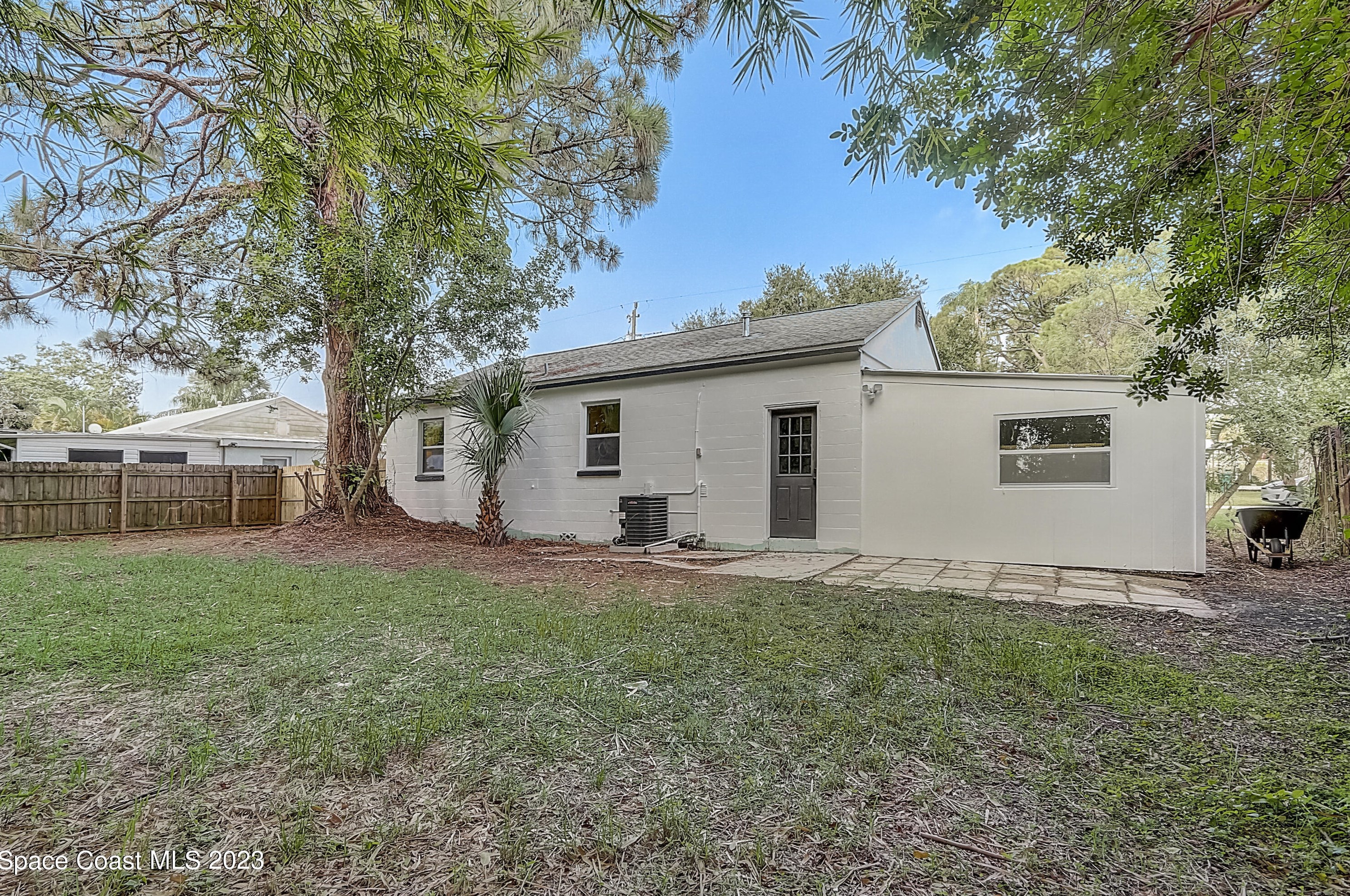 1338 Lenora Dr, Merritt Island FL 32952-5156 exterior