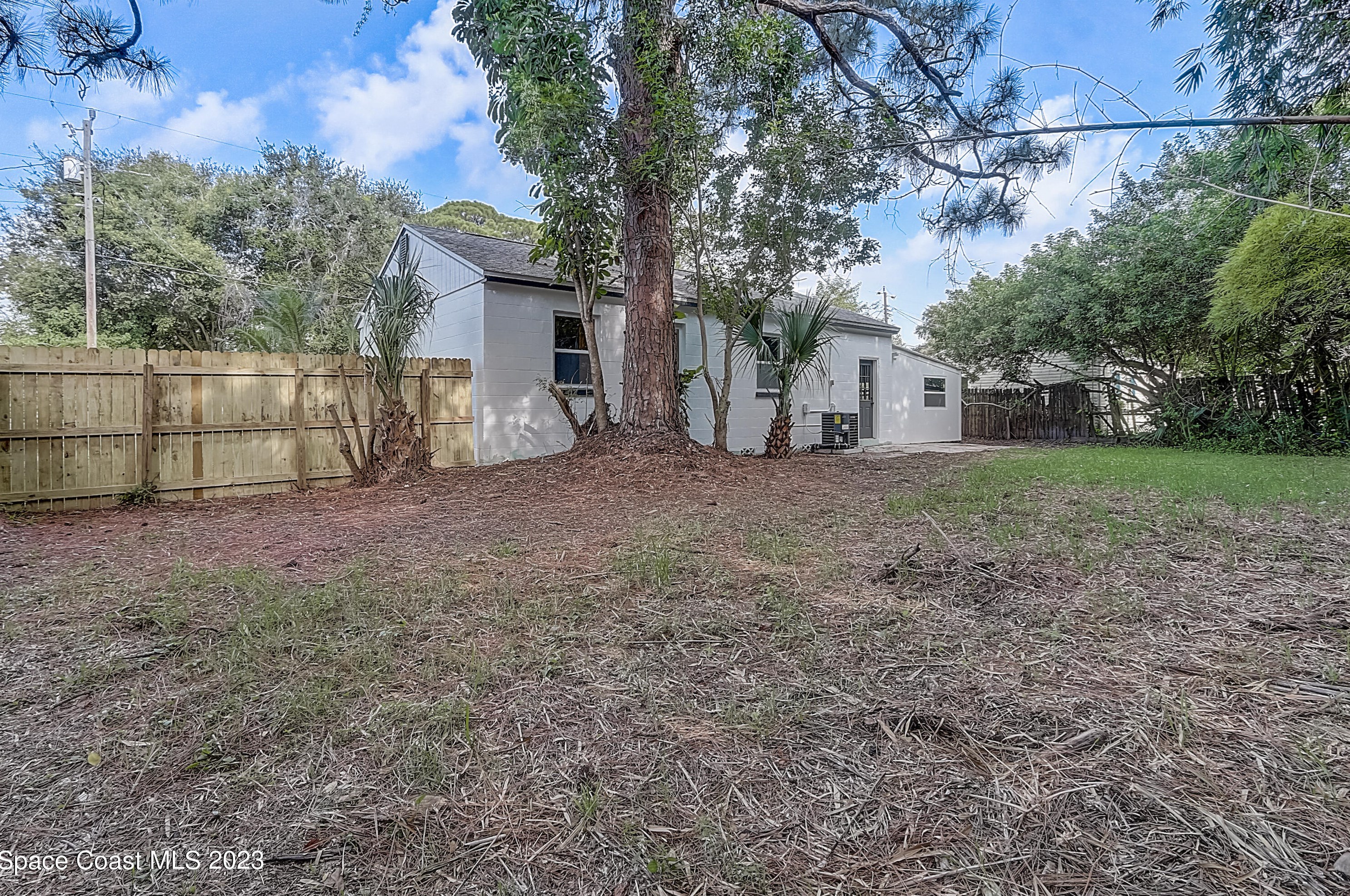 1338 Lenora Dr, Merritt Island FL 32952-5156 exterior