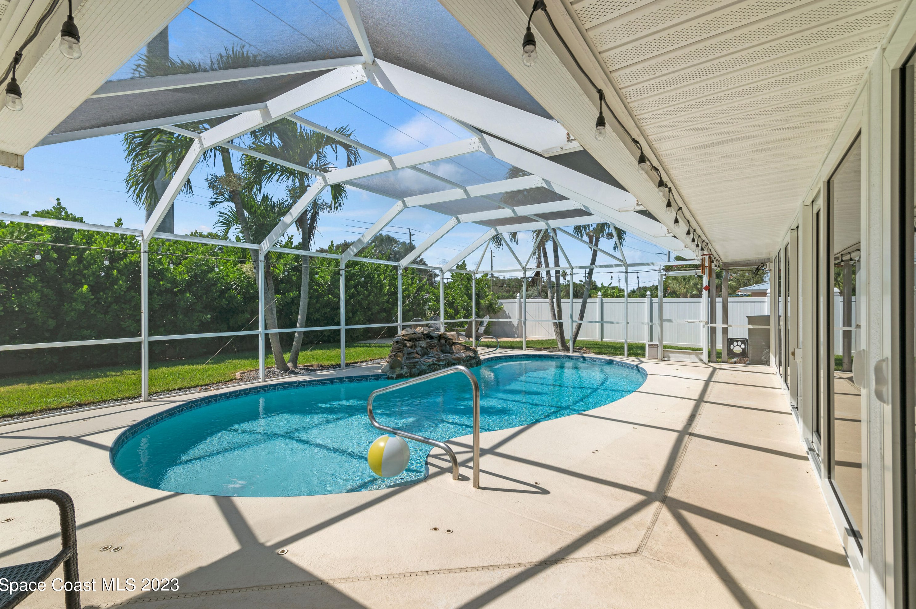 572 Spindle Palm Dr, Melbourne FL  32903-3855 exterior