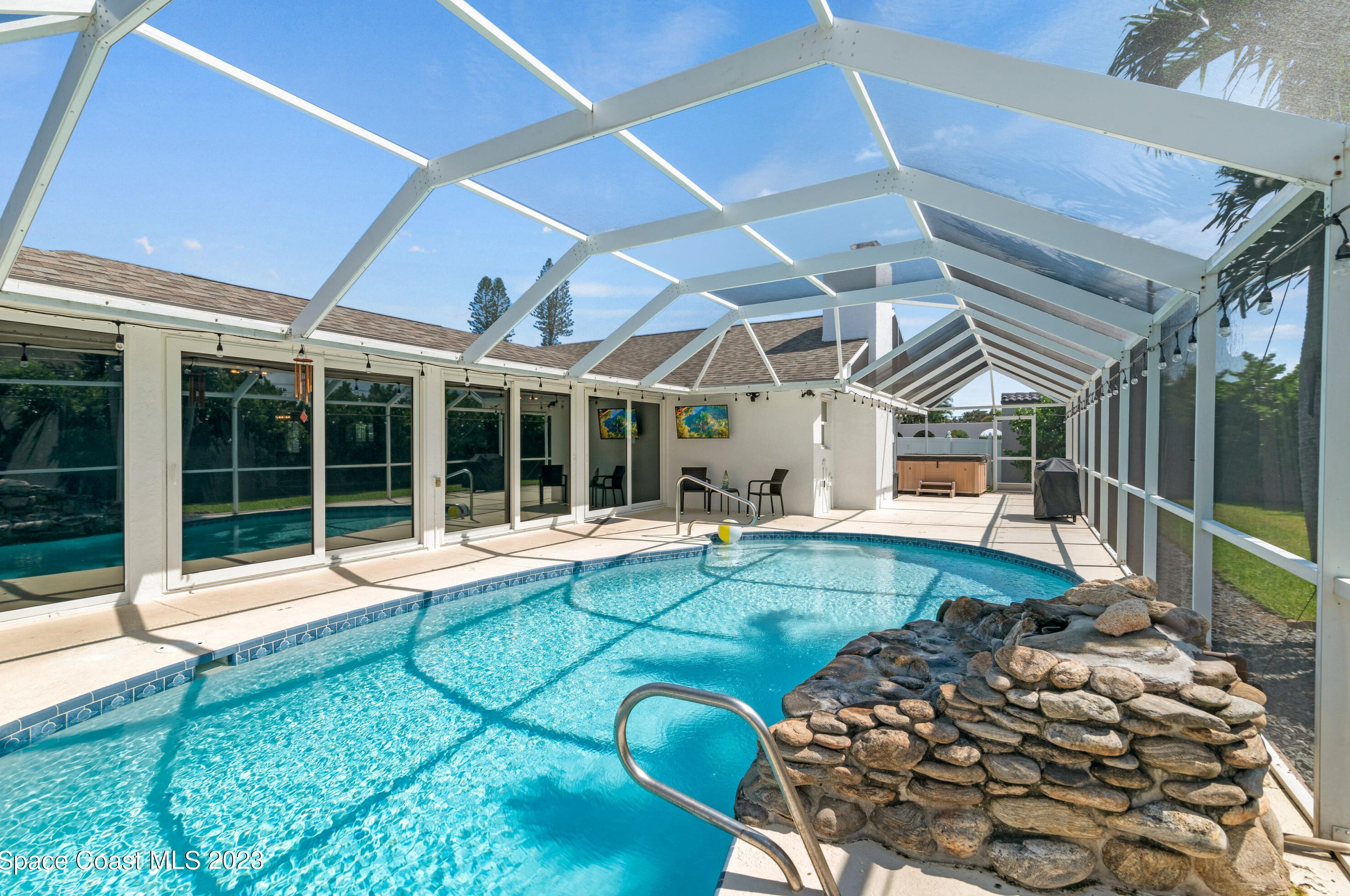 572 Spindle Palm Dr, Melbourne FL  32903-3855 exterior