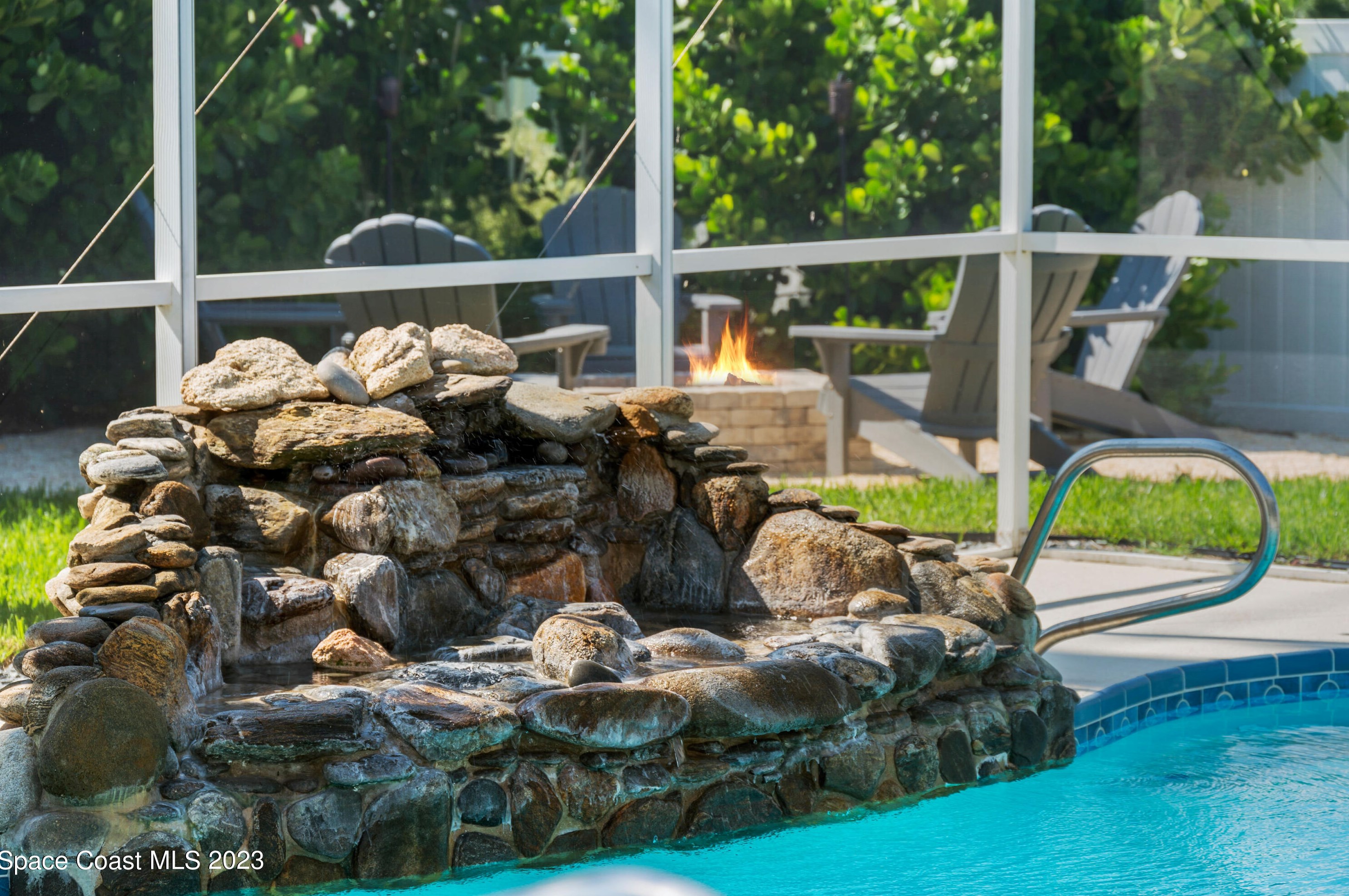 572 Spindle Palm Dr, Melbourne FL  32903-3855 exterior