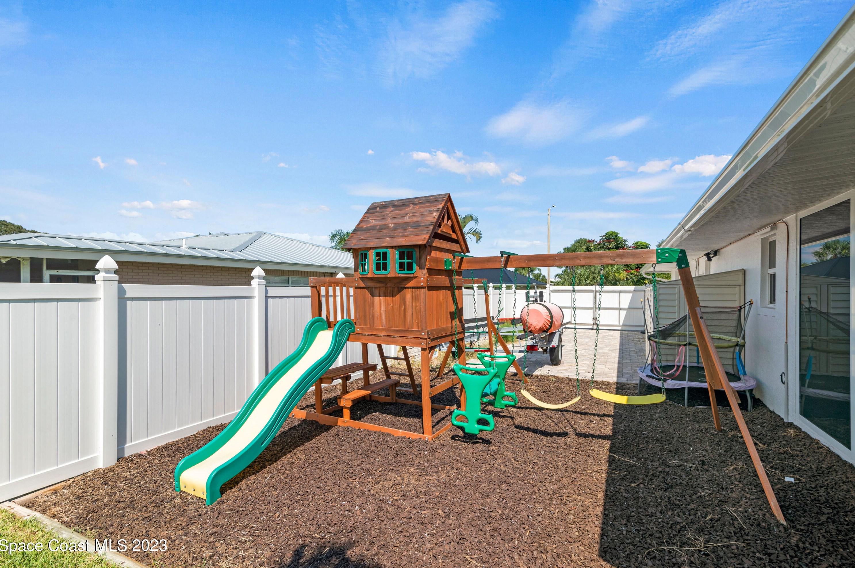 572 Spindle Palm Dr, Melbourne FL  32903-3855 exterior