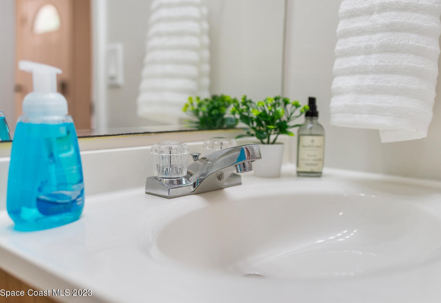 1715 Vis Oaks Cir, Melbourne FL 32905-3136 exterior