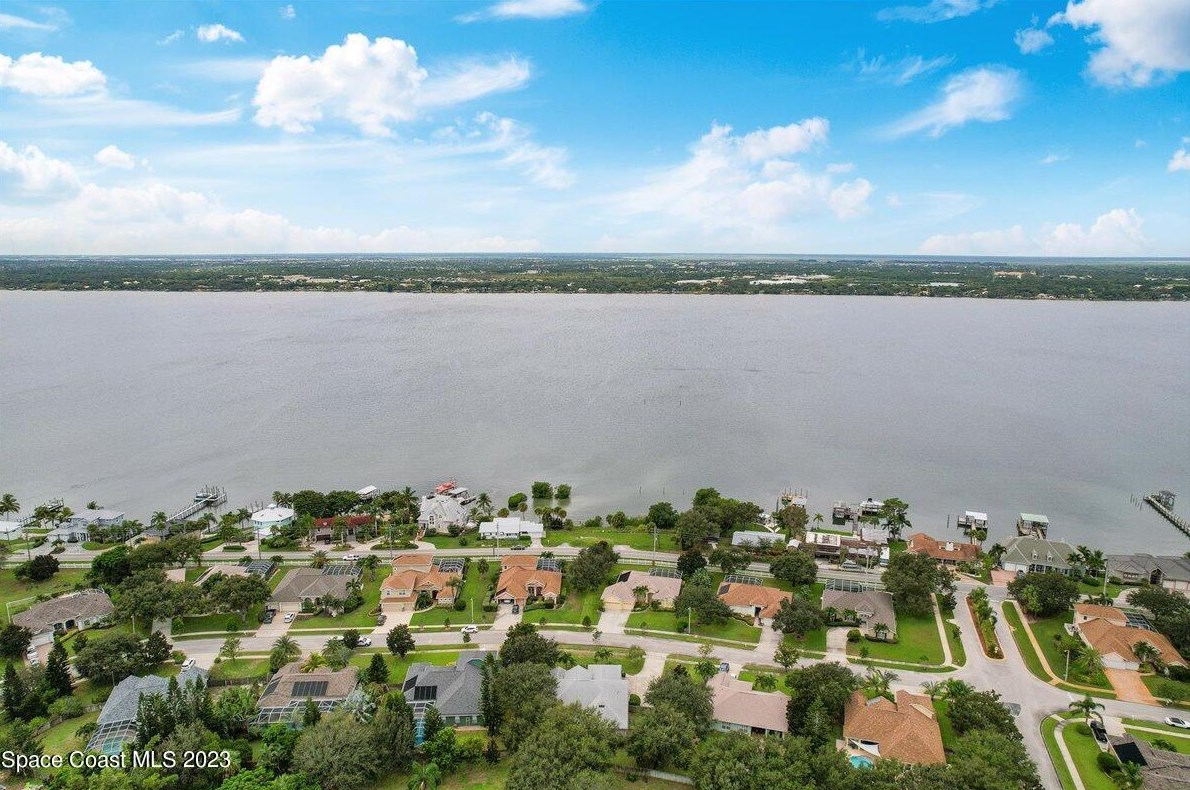 2622 Little Bend Pl, Merritt Island FL  32952-4162 exterior