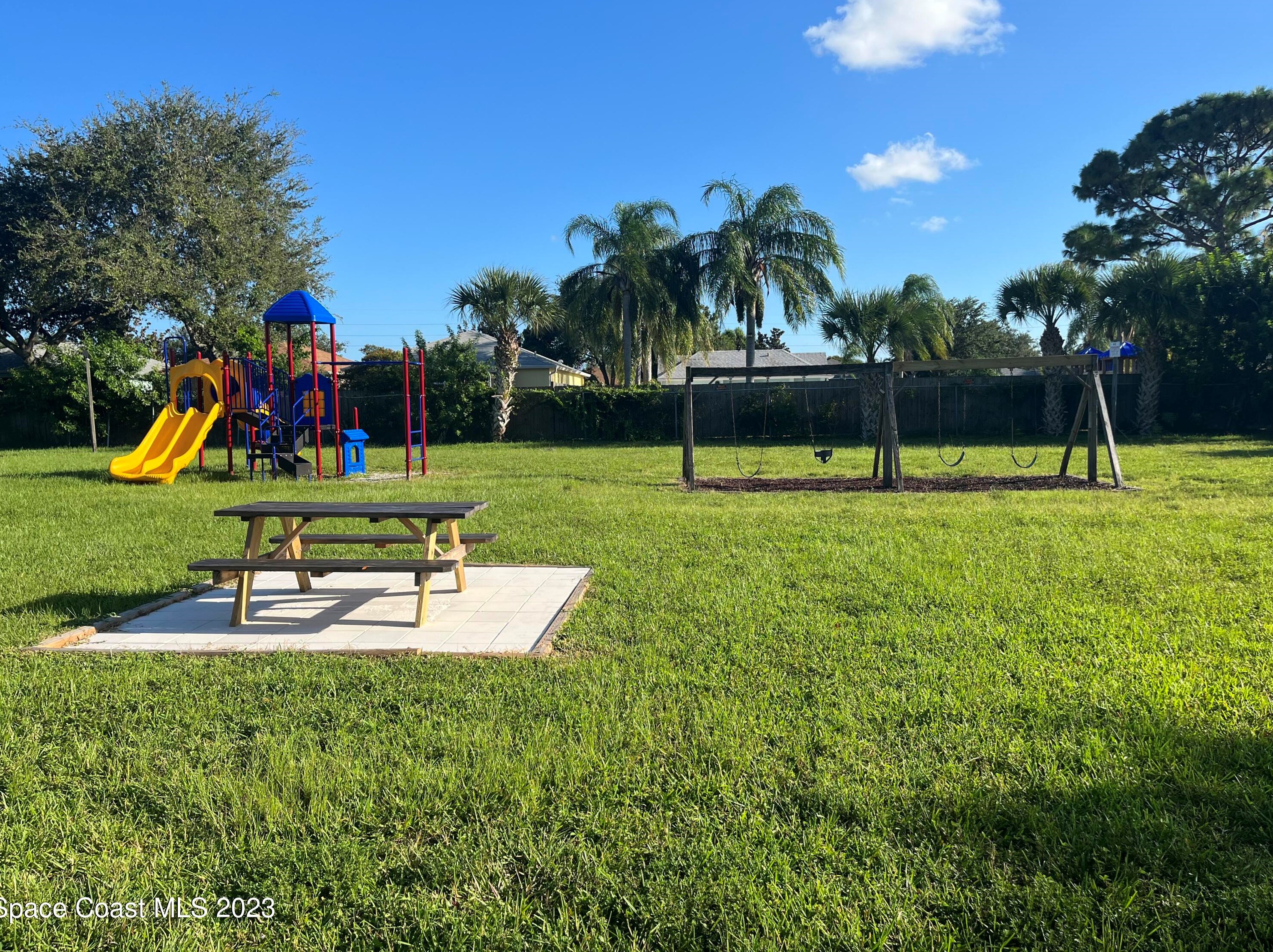 216 Preston Ln, Melbourne FL  32935-1418 exterior