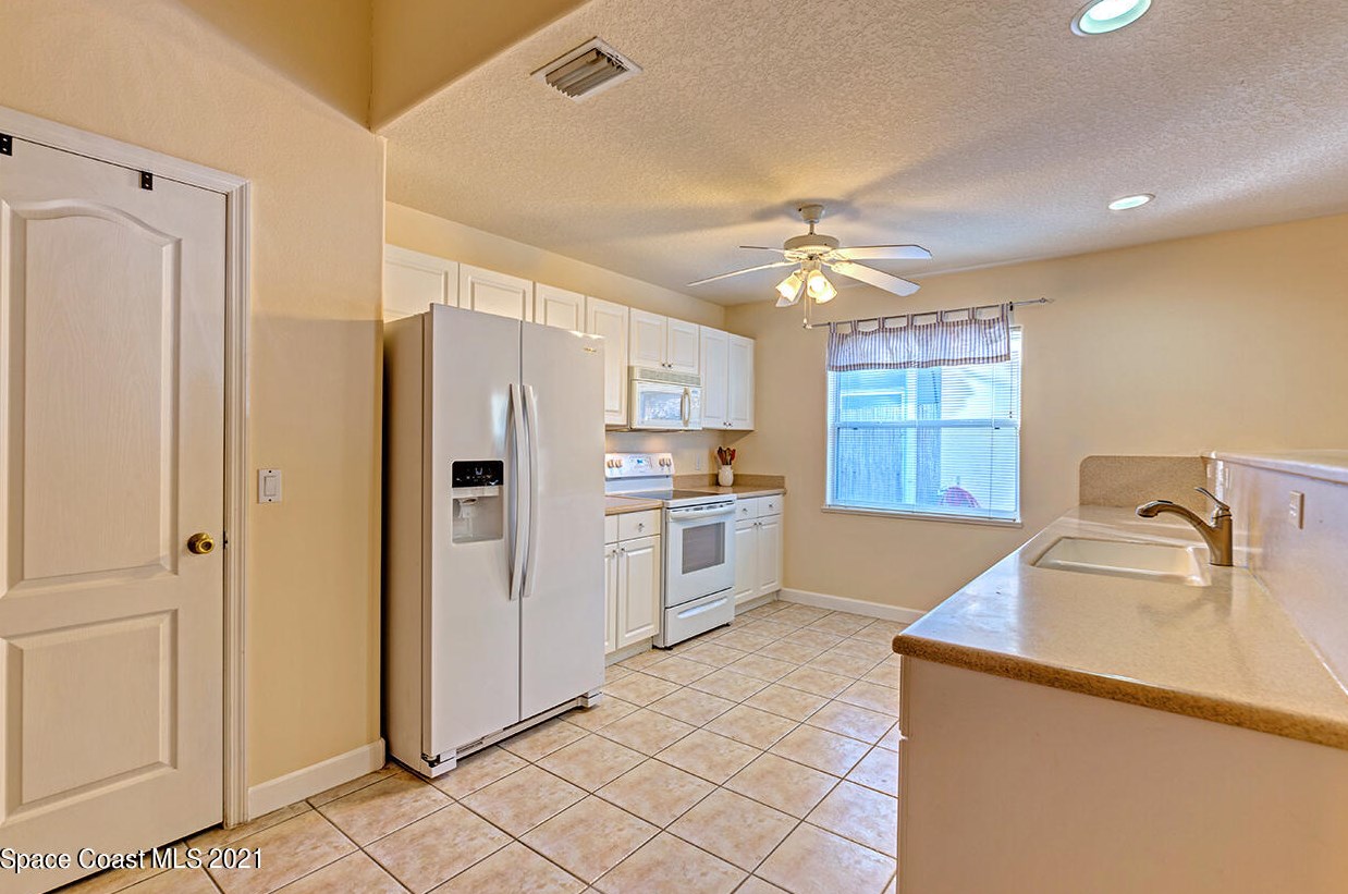 915 Limerick Dr, Merritt Island FL  32953-8081 exterior