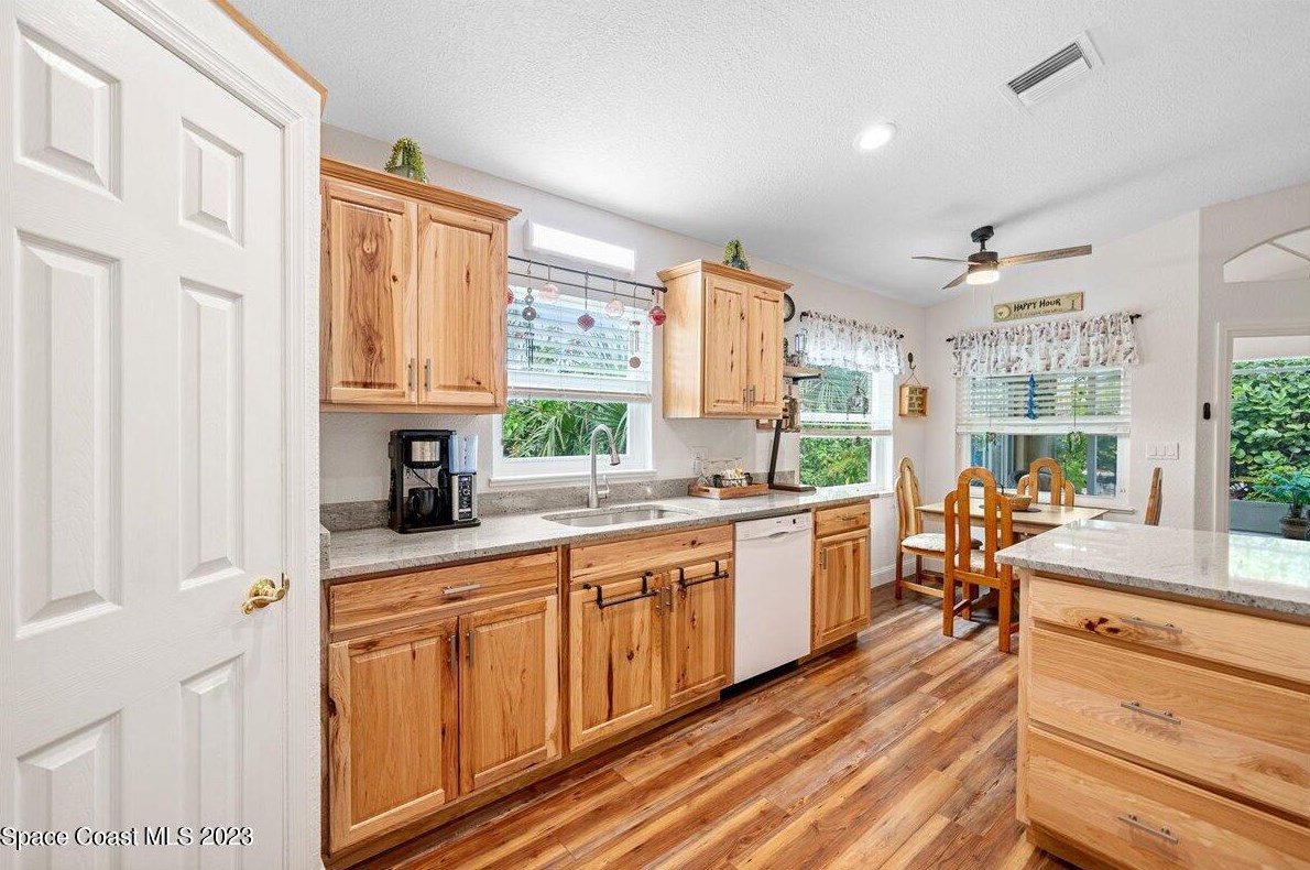 5572 Cord Grass Ln, Melbourne FL  32951-3366 exterior