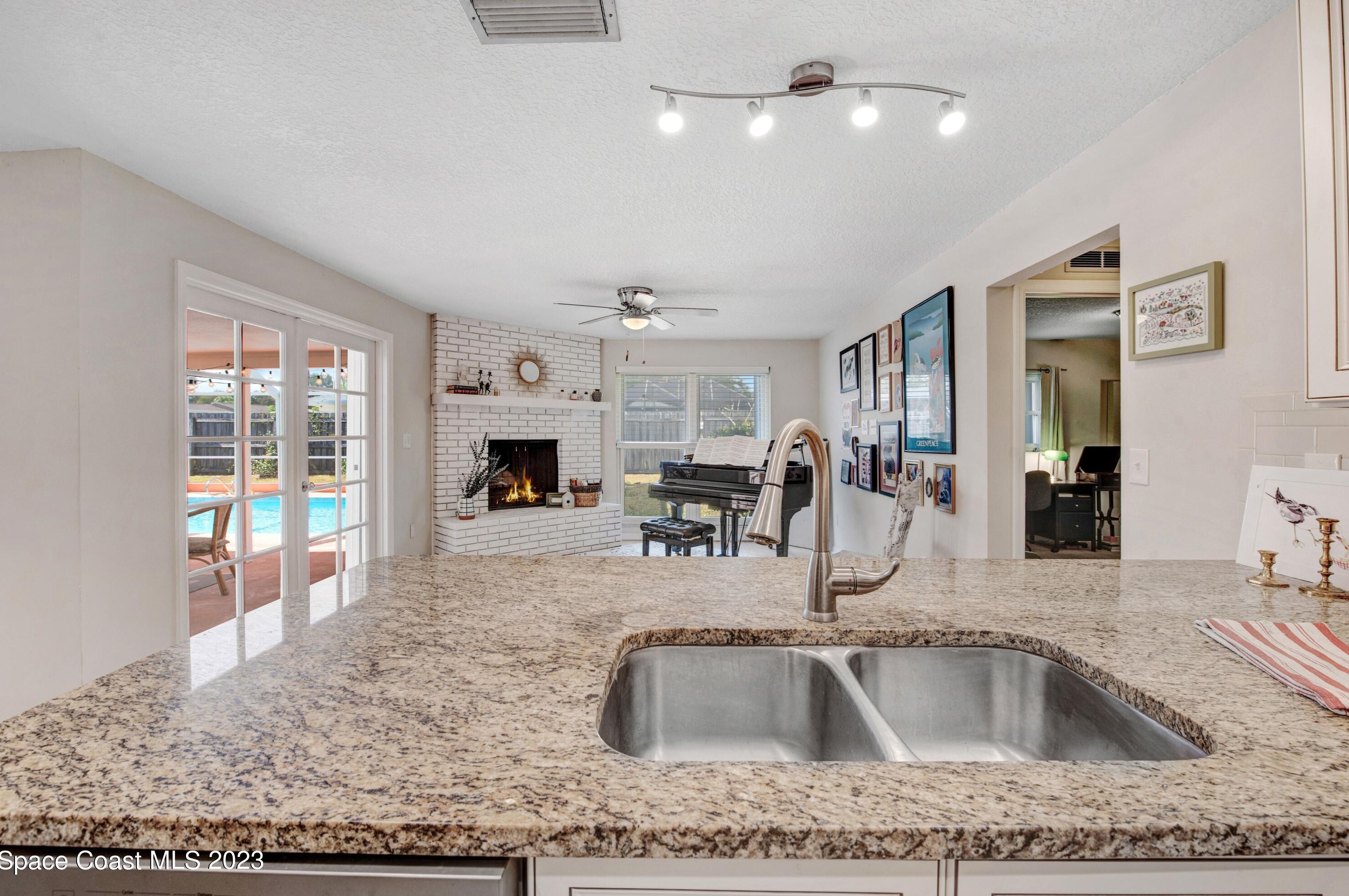 3665 Linnea Rd, Merritt Island FL  32952-6110 exterior