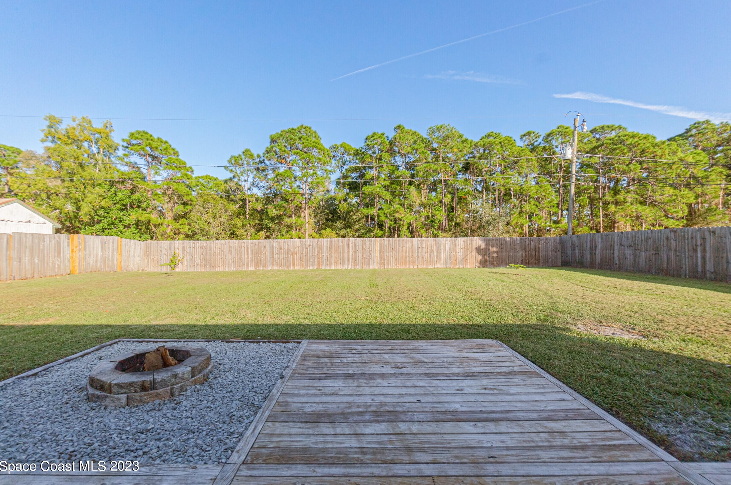 140 Caprona St, Sebastian FL  32958-5631 exterior