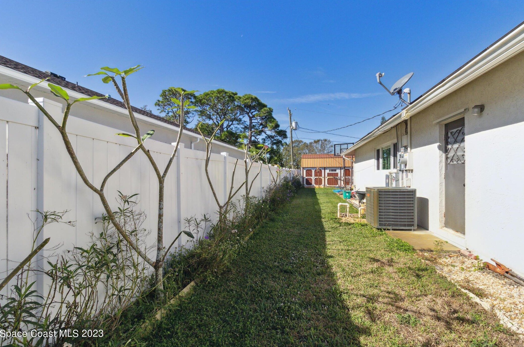 1368 Prospect Cir, Melbourne FL 32907-1129 exterior