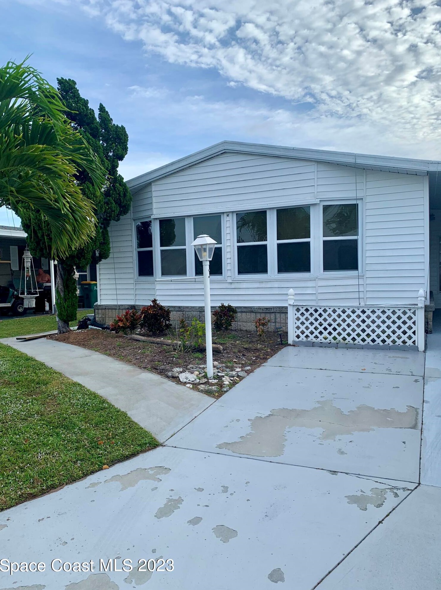 706 Periwinkle Cir, Sebastian FL  32976-7675 exterior