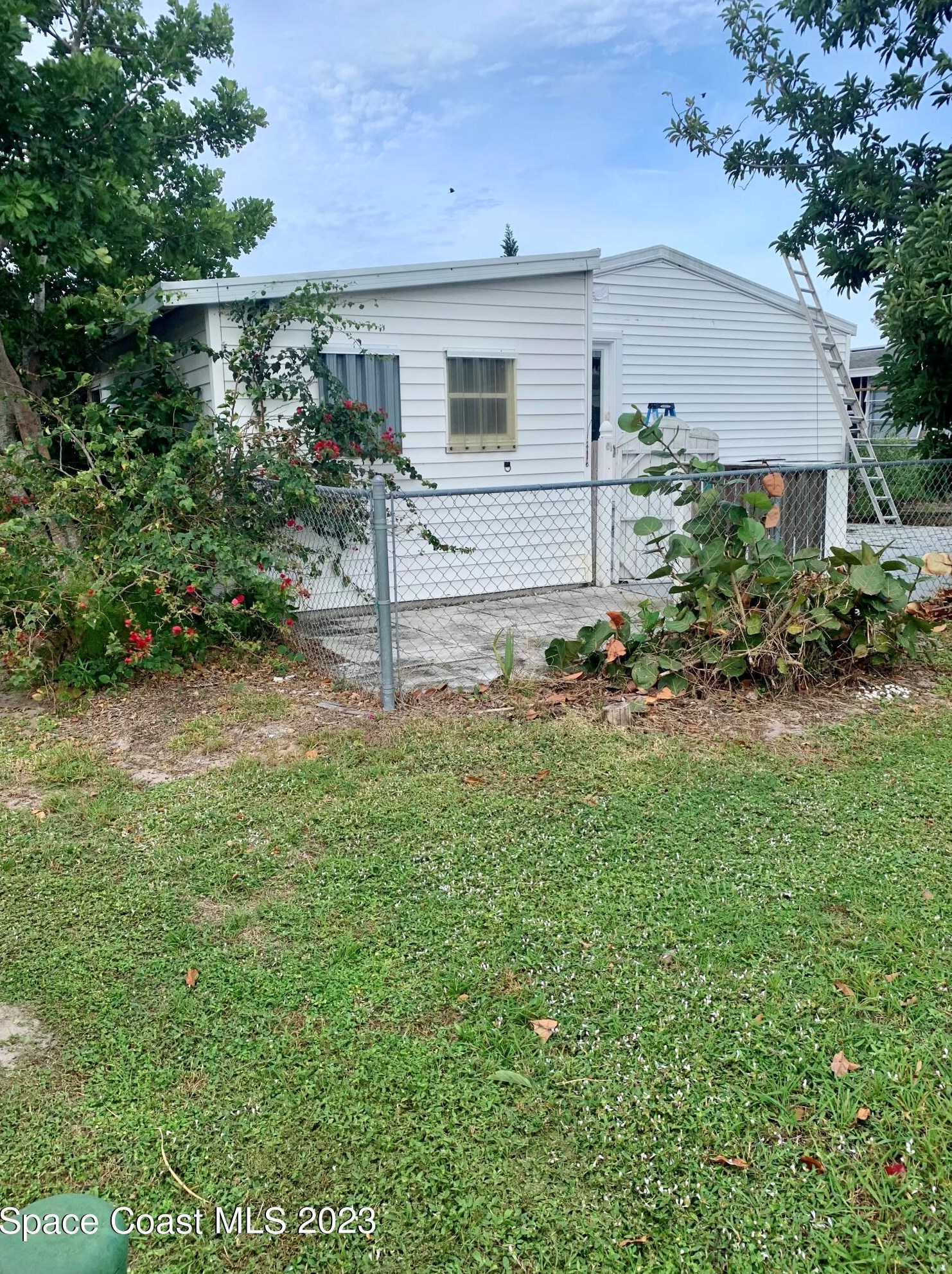 706 Periwinkle Cir, Sebastian FL  32976-7675 exterior