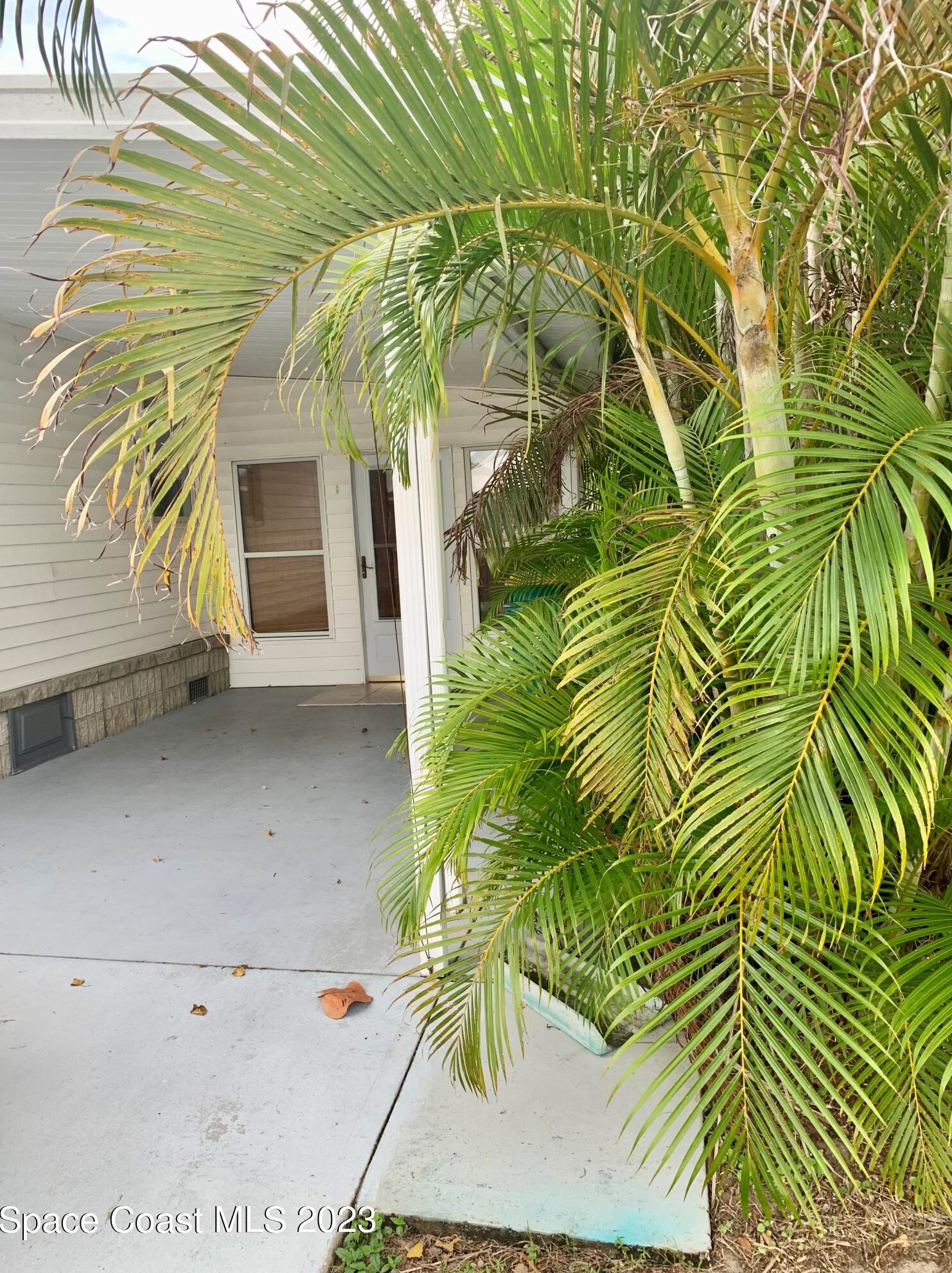 706 Periwinkle Cir, Sebastian FL  32976-7675 exterior