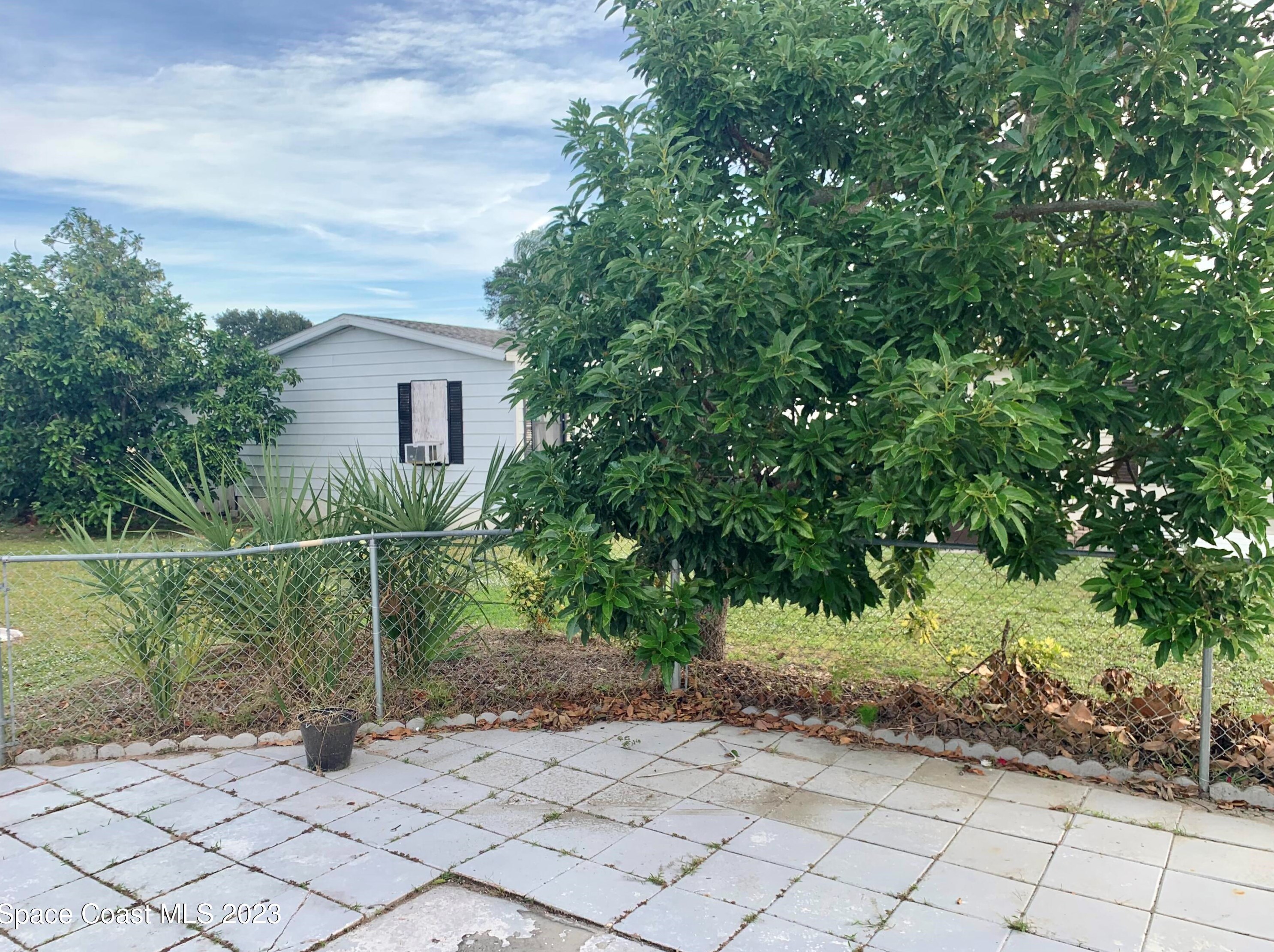 706 Periwinkle Cir, Sebastian FL  32976-7675 exterior