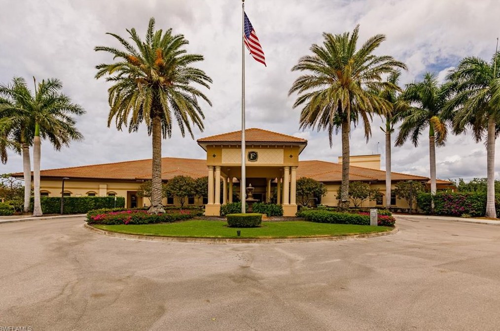 228 Fox Glen Dr, Naples FL  34104-5165 exterior