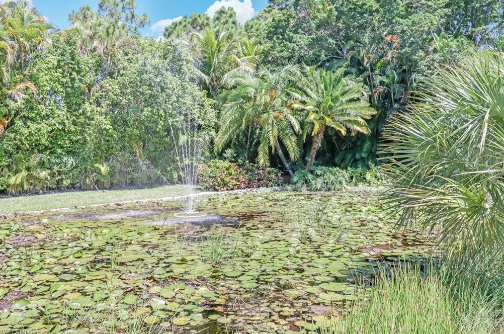 669 West St, Naples, FL 34108