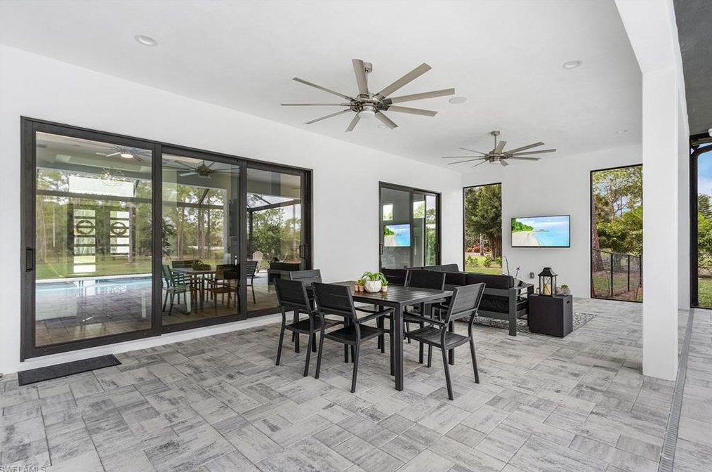 4423 7th Ave, Naples FL  34119-1527 exterior