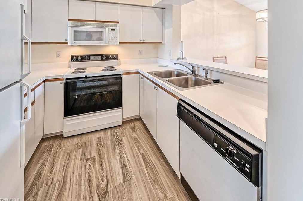 129 Wading Bird Cir D-205, Naples, FL 34110