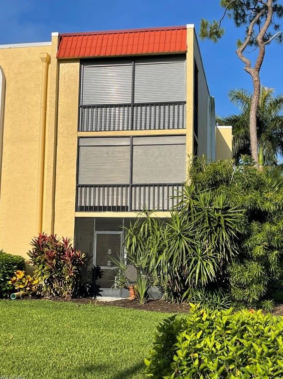 1084 Forest Lakes Dr, Naples FL  34105-2294 exterior