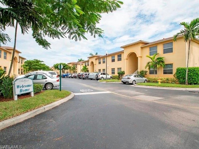 4128 Bellasol Cir, Fort Myers FL 33916-7883 exterior