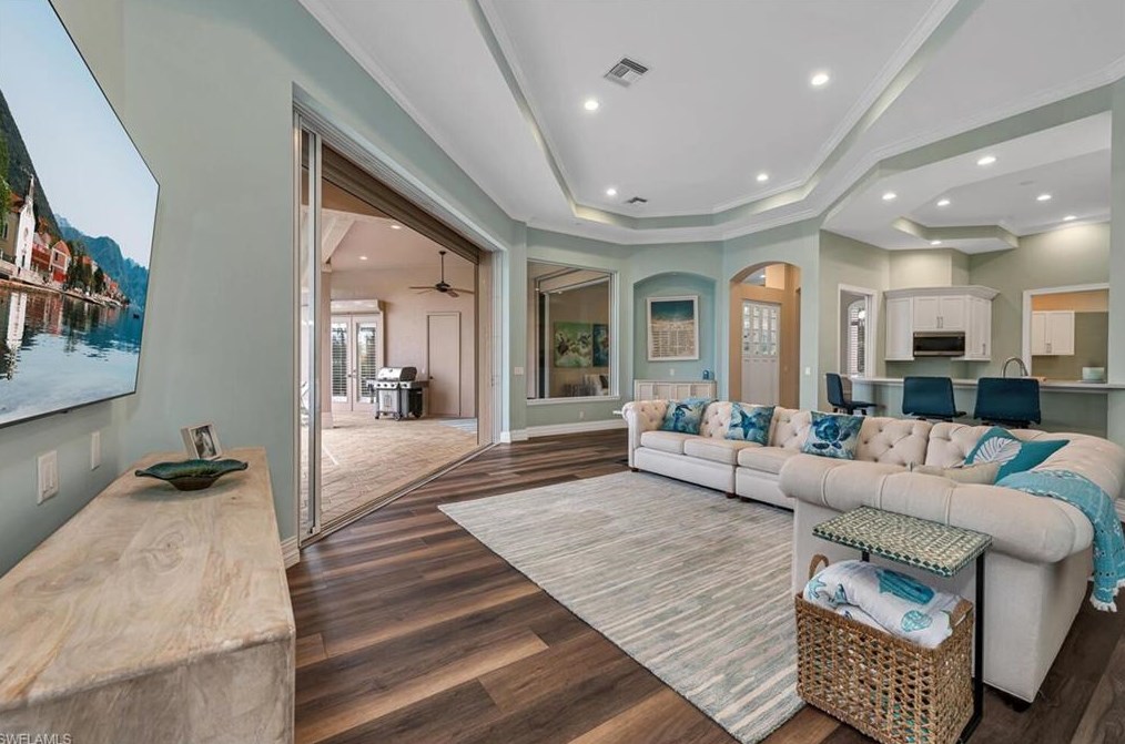 2313 Cassia Ct, Naples FL  34109-3370 exterior