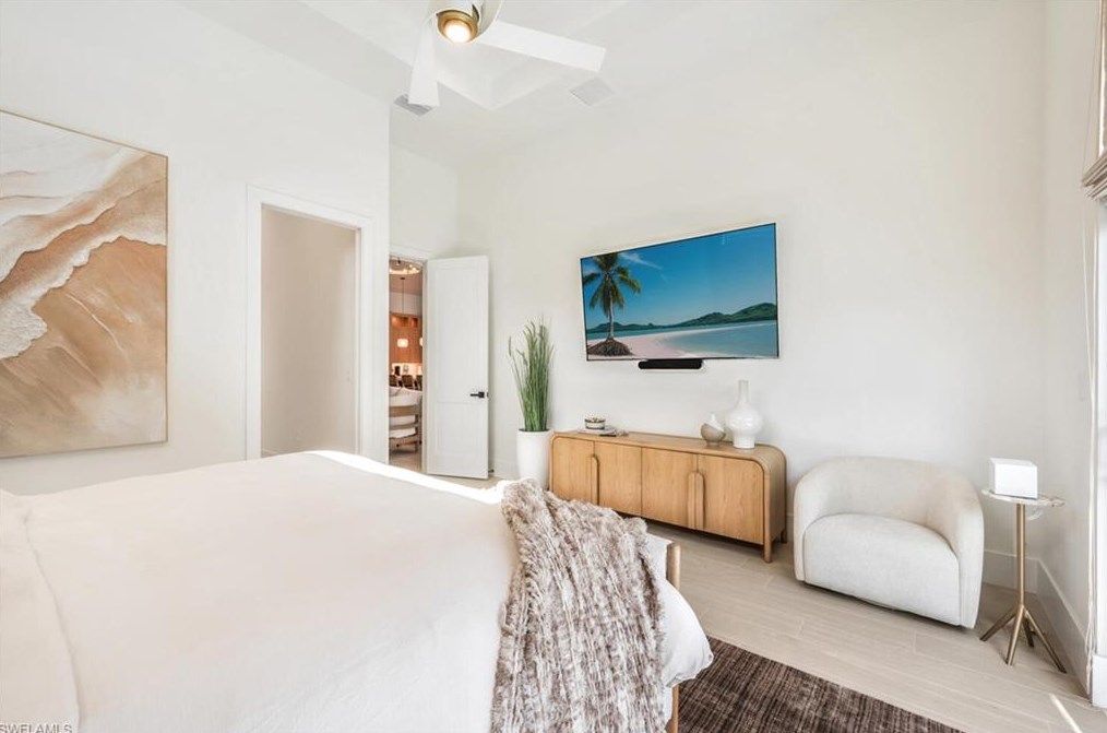 681 93 Ave, Naples FL 34108-2438 exterior