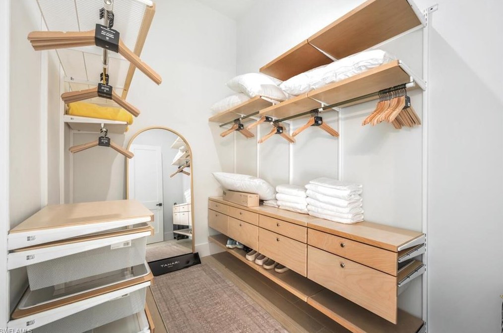 681 93 Ave, Naples FL 34108-2438 exterior