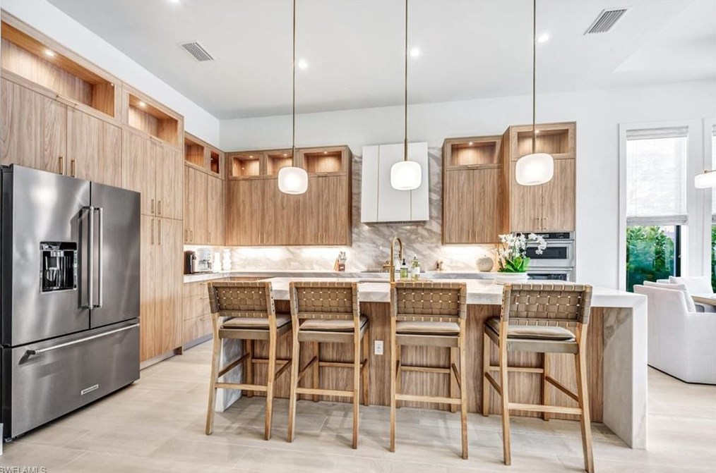 681 93 Ave, Naples FL 34108-2438 exterior