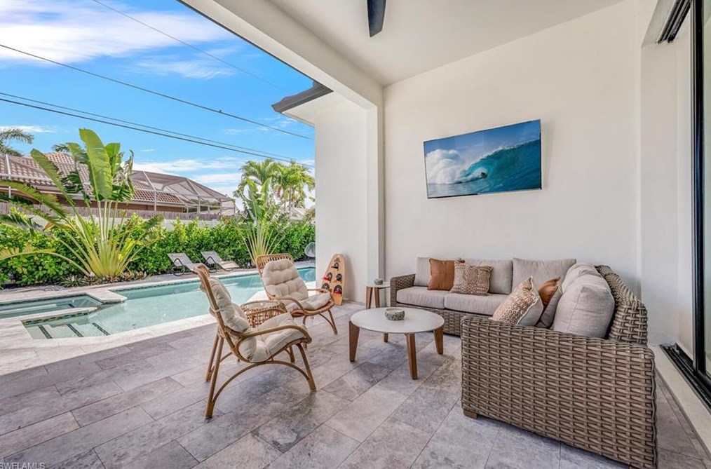 681 93 Ave, Naples FL 34108-2438 exterior