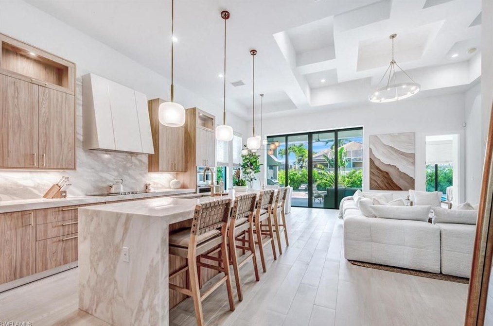 681 93 Ave, Naples FL 34108-2438 exterior