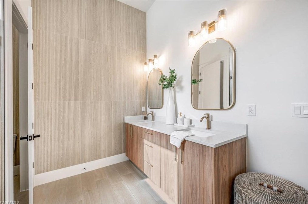 681 93 Ave, Naples FL 34108-2438 exterior